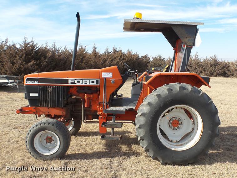 image for item DC5673 1994 Ford 6640 tractor