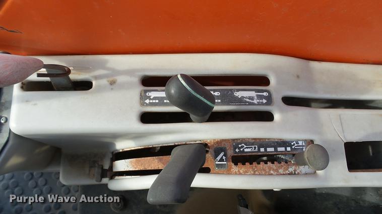 image for item DC5673 1994 Ford 6640 tractor