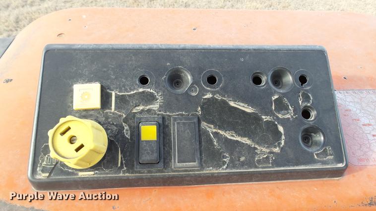 image for item DC5673 1994 Ford 6640 tractor