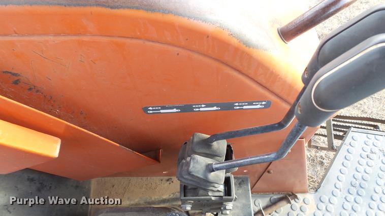 image for item DC5673 1994 Ford 6640 tractor