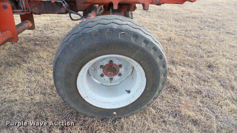 image for item DC5673 1994 Ford 6640 tractor