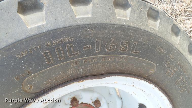 image for item DC5673 1994 Ford 6640 tractor