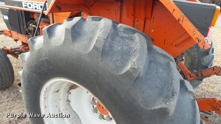image for item DC5673 1994 Ford 6640 tractor