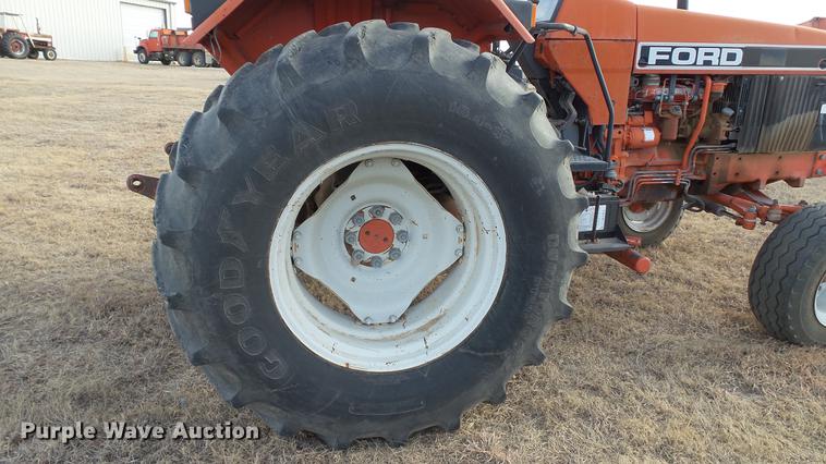 image for item DC5673 1994 Ford 6640 tractor