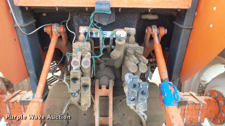 image for item DC5673 1994 Ford 6640 tractor