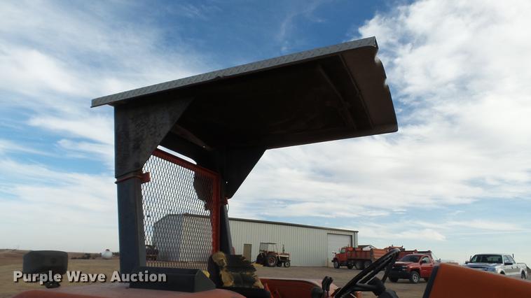 image for item DC5673 1994 Ford 6640 tractor