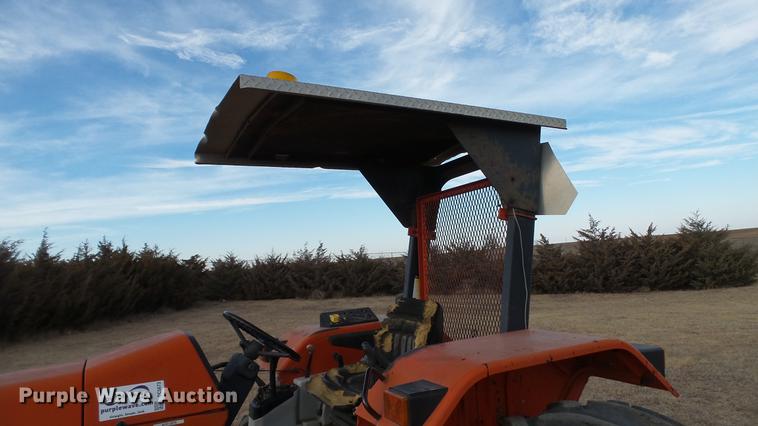 image for item DC5673 1994 Ford 6640 tractor