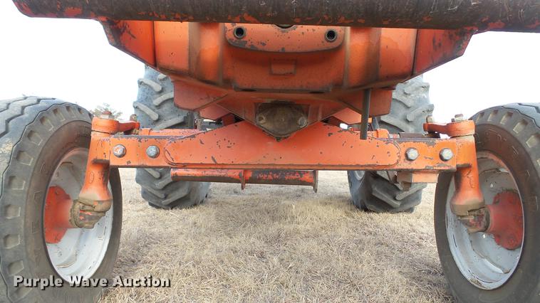 image for item DC5673 1994 Ford 6640 tractor