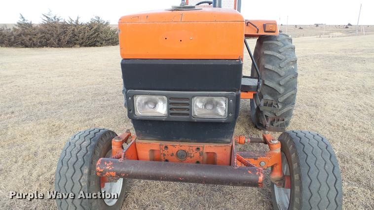 image for item DC5673 1994 Ford 6640 tractor