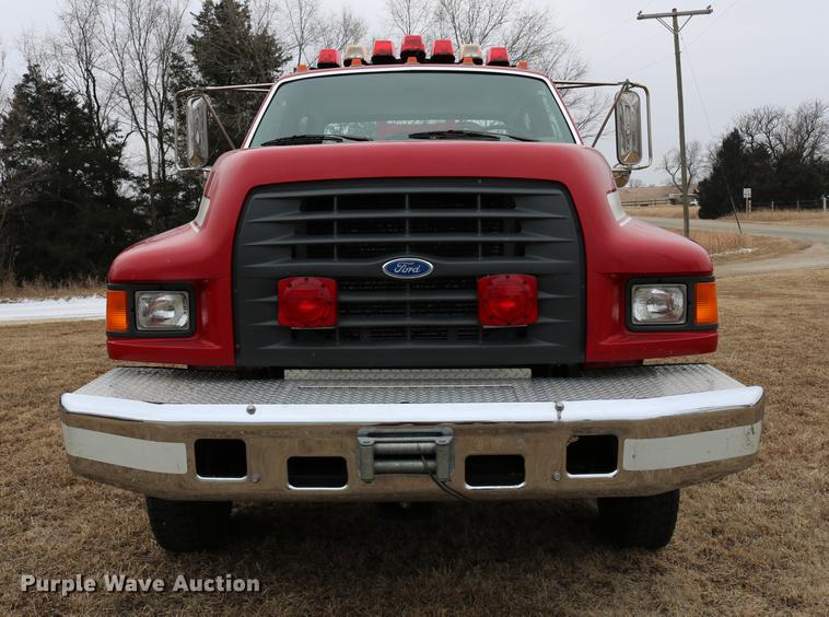 image for item DC7716 1997 Ford F800 fire truck