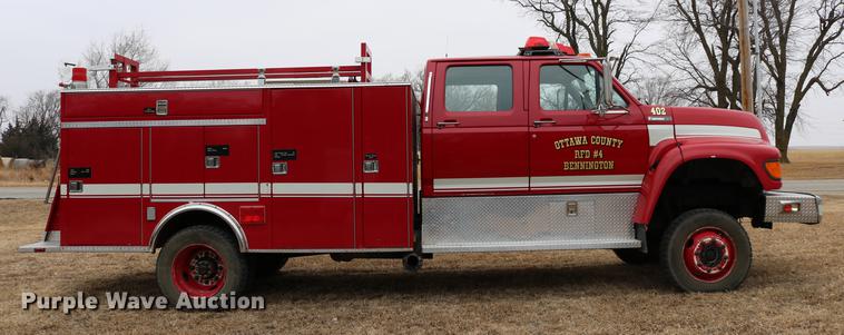 image for item DC7716 1997 Ford F800 fire truck
