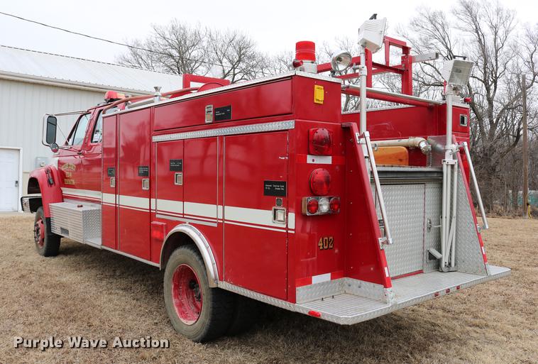 image for item DC7716 1997 Ford F800 fire truck