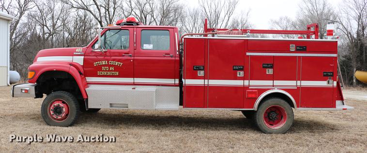 image for item DC7716 1997 Ford F800 fire truck
