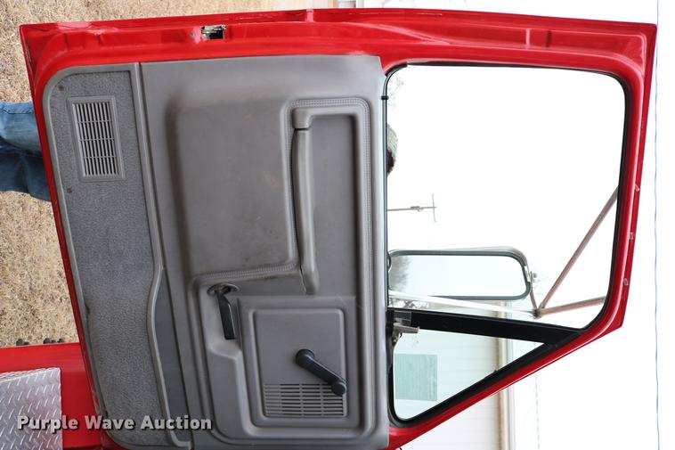 image for item DC7716 1997 Ford F800 fire truck