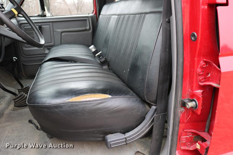 image for item DC7716 1997 Ford F800 fire truck