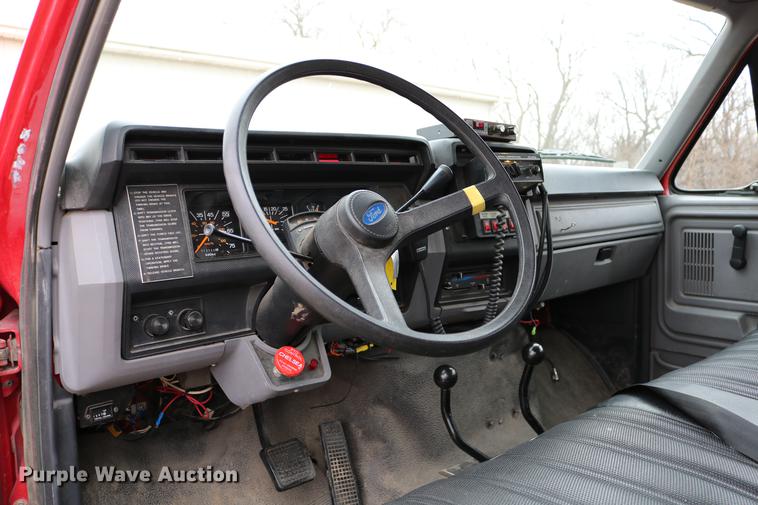 image for item DC7716 1997 Ford F800 fire truck