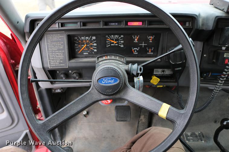 image for item DC7716 1997 Ford F800 fire truck