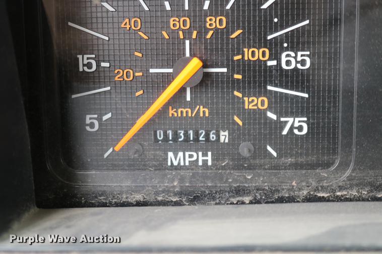 image for item DC7716 1997 Ford F800 fire truck