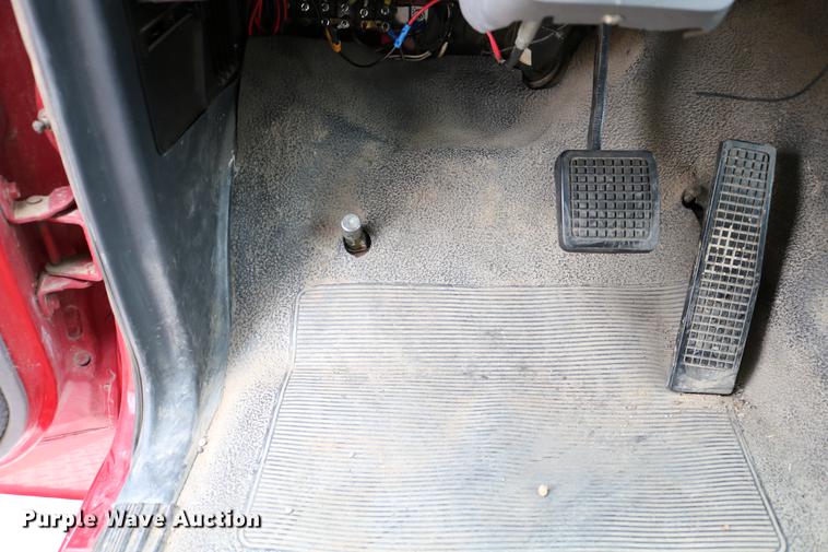 image for item DC7716 1997 Ford F800 fire truck