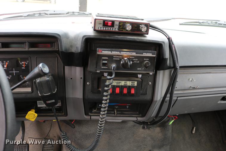 image for item DC7716 1997 Ford F800 fire truck