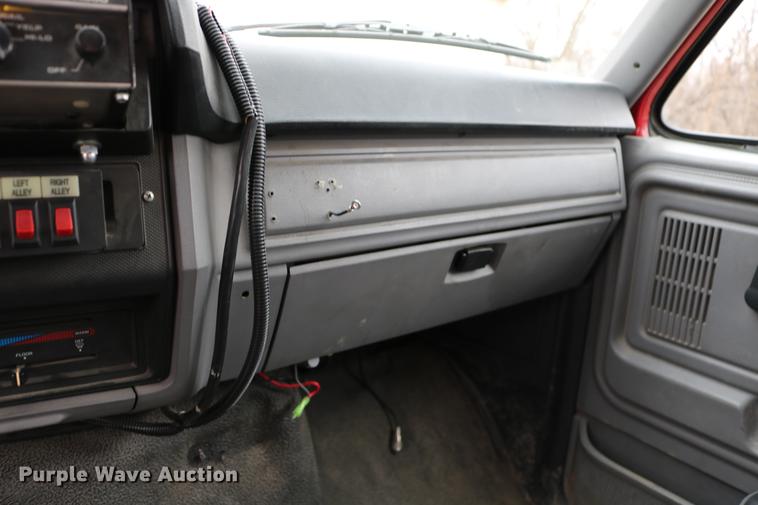 image for item DC7716 1997 Ford F800 fire truck