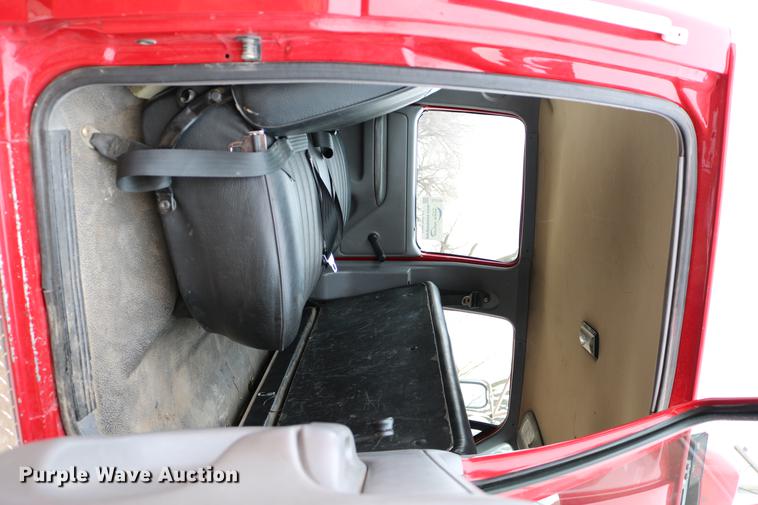 image for item DC7716 1997 Ford F800 fire truck