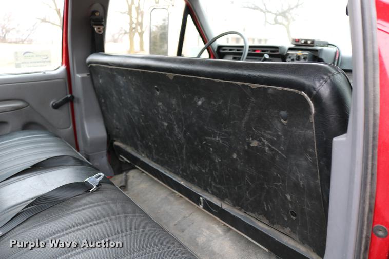 image for item DC7716 1997 Ford F800 fire truck