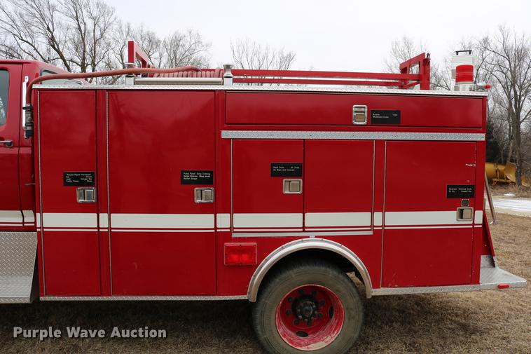 image for item DC7716 1997 Ford F800 fire truck