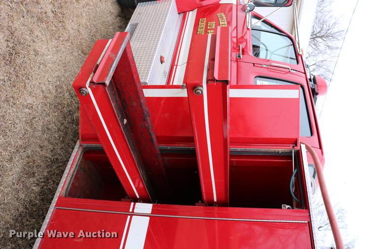 image for item DC7716 1997 Ford F800 fire truck