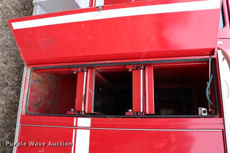 image for item DC7716 1997 Ford F800 fire truck