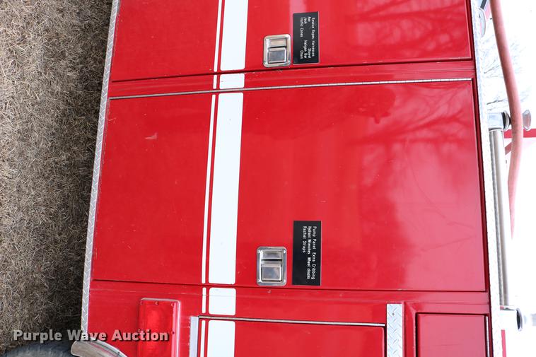 image for item DC7716 1997 Ford F800 fire truck