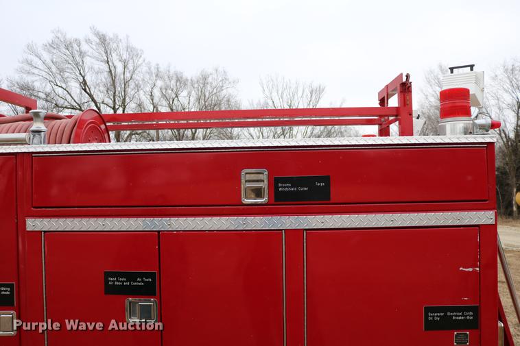 image for item DC7716 1997 Ford F800 fire truck