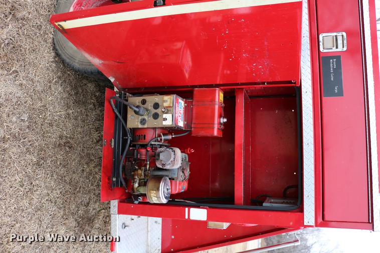 image for item DC7716 1997 Ford F800 fire truck