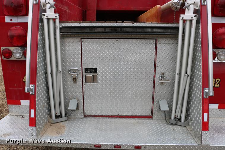 image for item DC7716 1997 Ford F800 fire truck