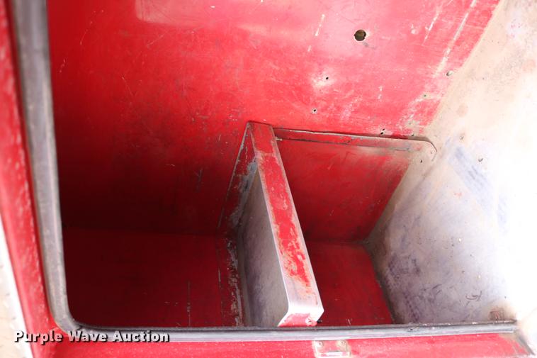 image for item DC7716 1997 Ford F800 fire truck