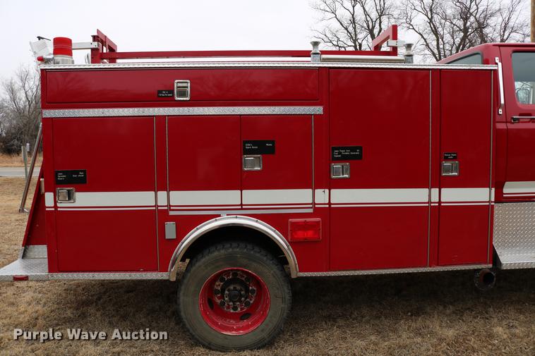 image for item DC7716 1997 Ford F800 fire truck