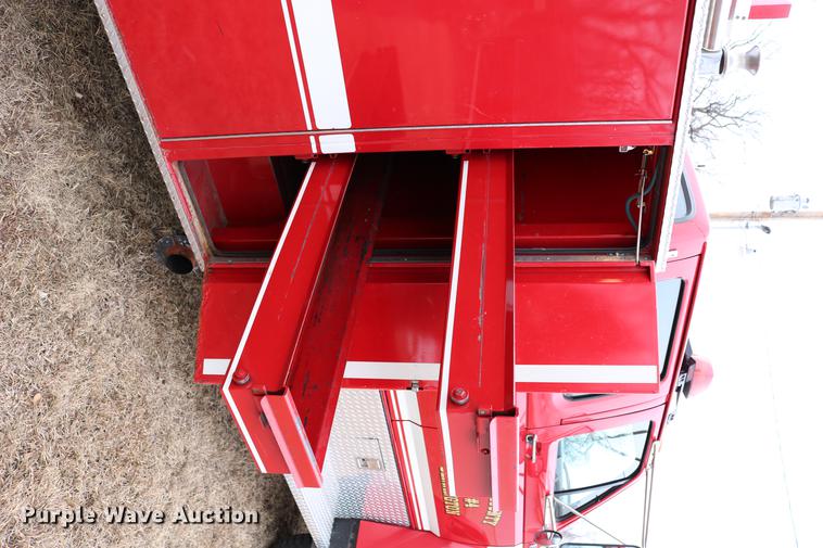 image for item DC7716 1997 Ford F800 fire truck