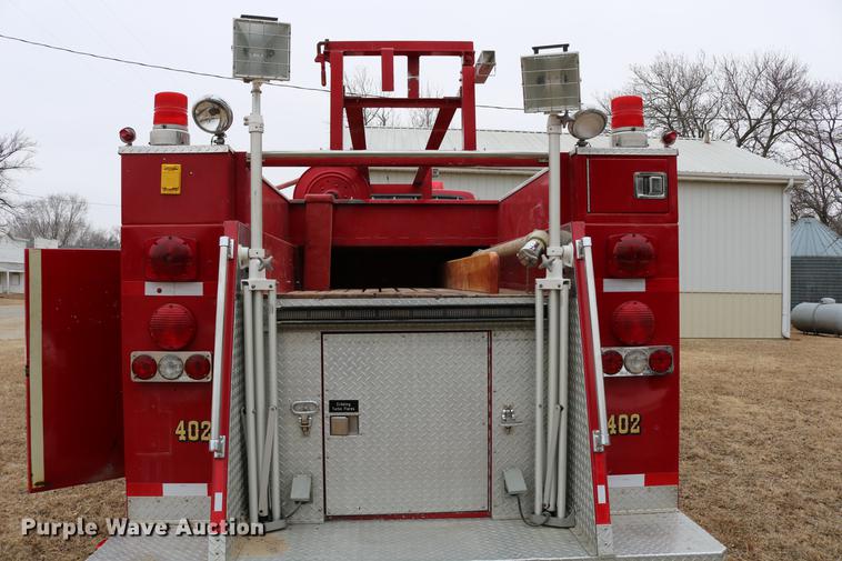 image for item DC7716 1997 Ford F800 fire truck