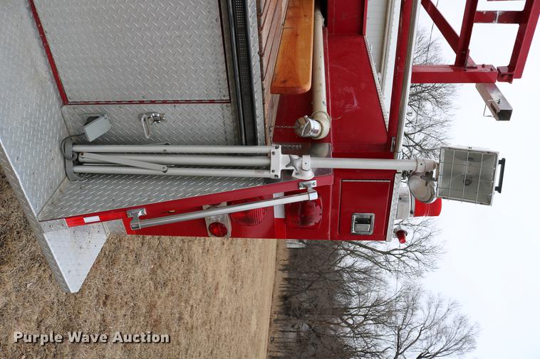 image for item DC7716 1997 Ford F800 fire truck