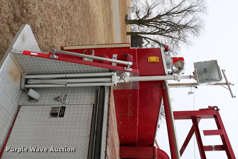 image for item DC7716 1997 Ford F800 fire truck