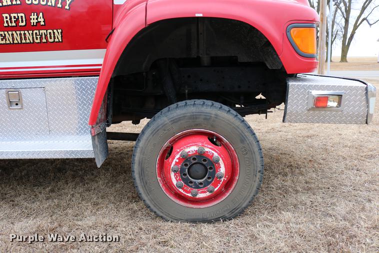image for item DC7716 1997 Ford F800 fire truck