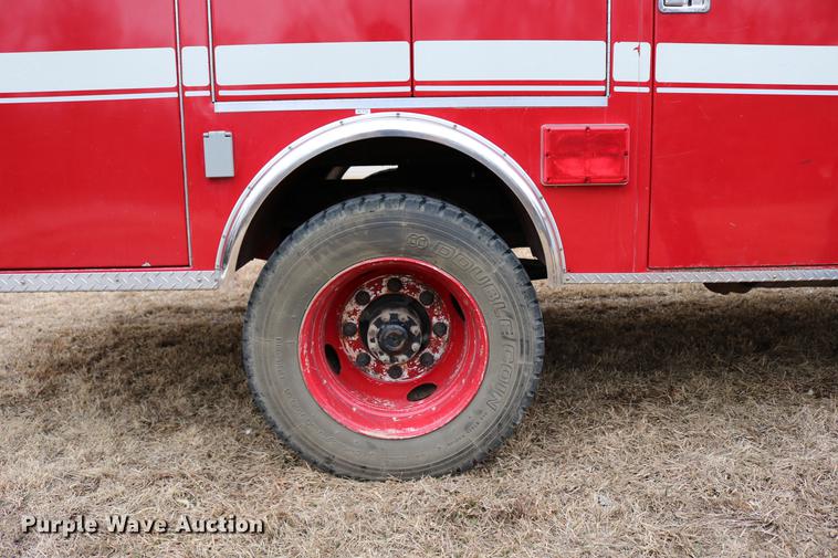 image for item DC7716 1997 Ford F800 fire truck