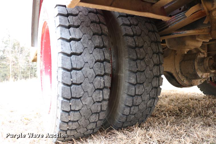 image for item DC7716 1997 Ford F800 fire truck