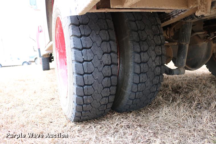 image for item DC7716 1997 Ford F800 fire truck