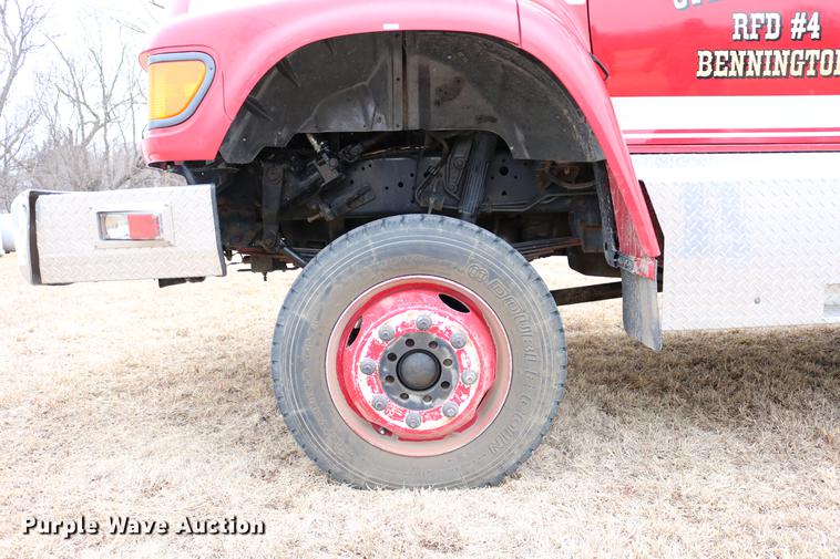 image for item DC7716 1997 Ford F800 fire truck