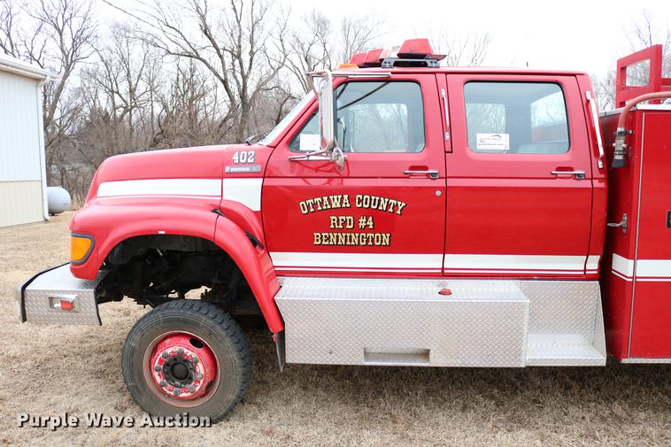 image for item DC7716 1997 Ford F800 fire truck