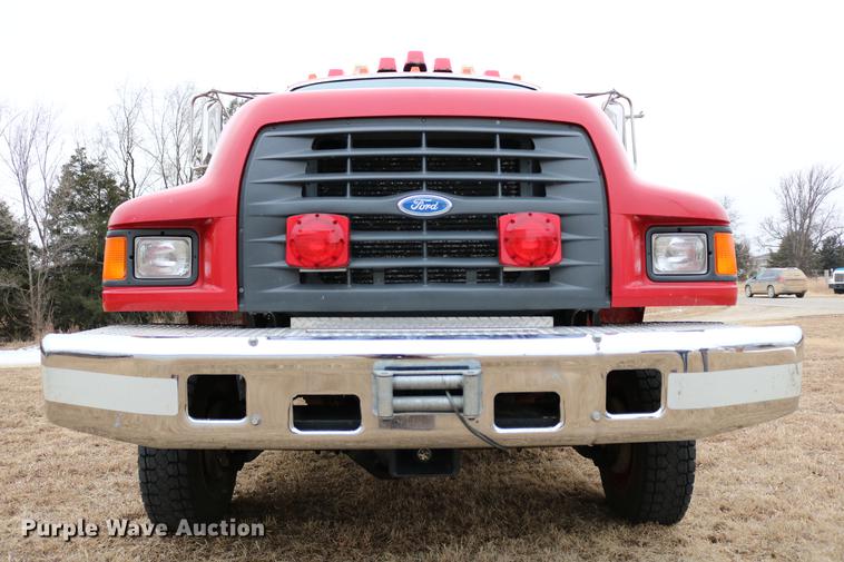 image for item DC7716 1997 Ford F800 fire truck