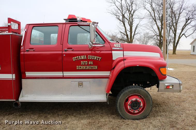 image for item DC7716 1997 Ford F800 fire truck