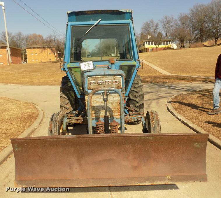 image for item DD2877 1963 Ford 3000 tractor
