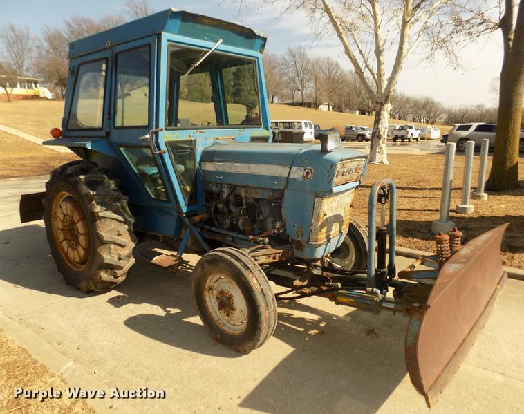 image for item DD2877 1963 Ford 3000 tractor
